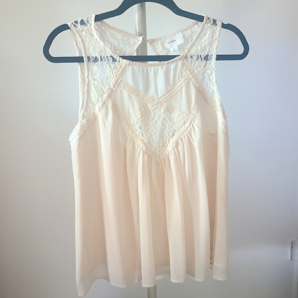 Lace flowy tank top